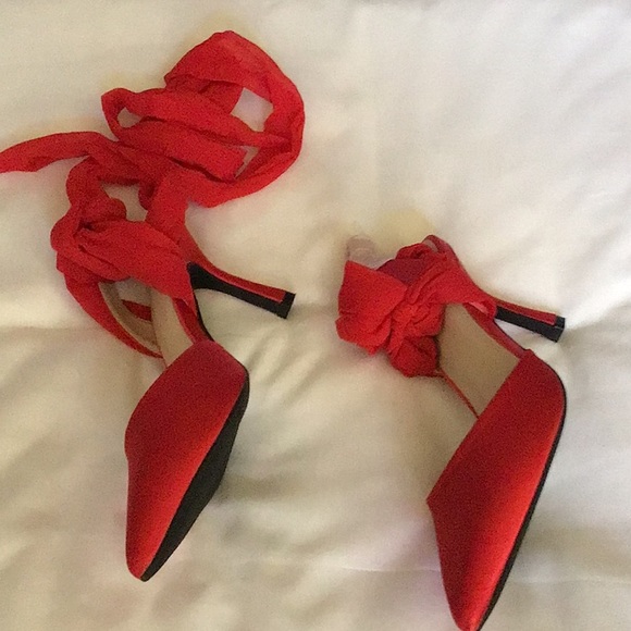 Coutgo Women Red Lace Up Satin Bow Closed Toe Pumps - Picture 3 of 7